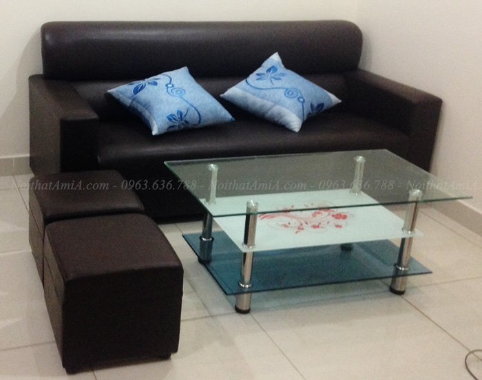 Hình ảnh Ghế sofa văng da đẹp màu nâu đen kết hợp bàn trà kính đẹp cho căn phòng khách