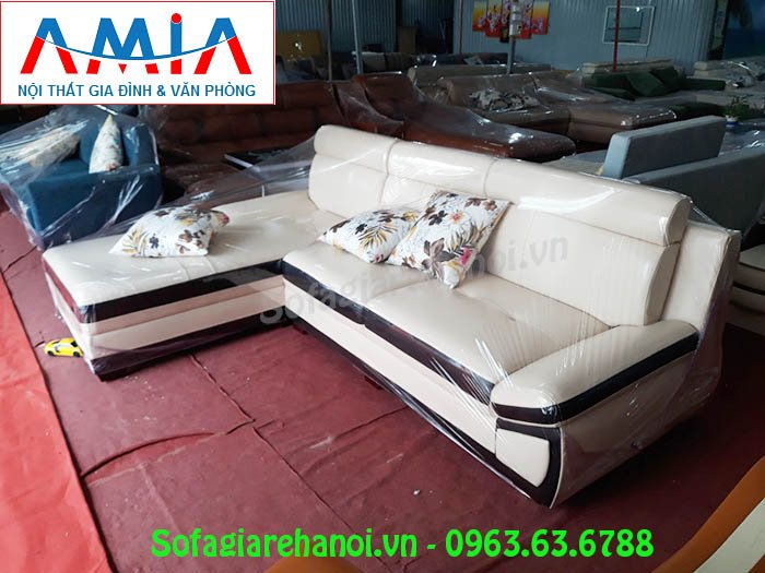 Hình ảnh ghế sofa da góc chữ L đẹp hiện đại với gam màu trắng sữa pha nâu đen