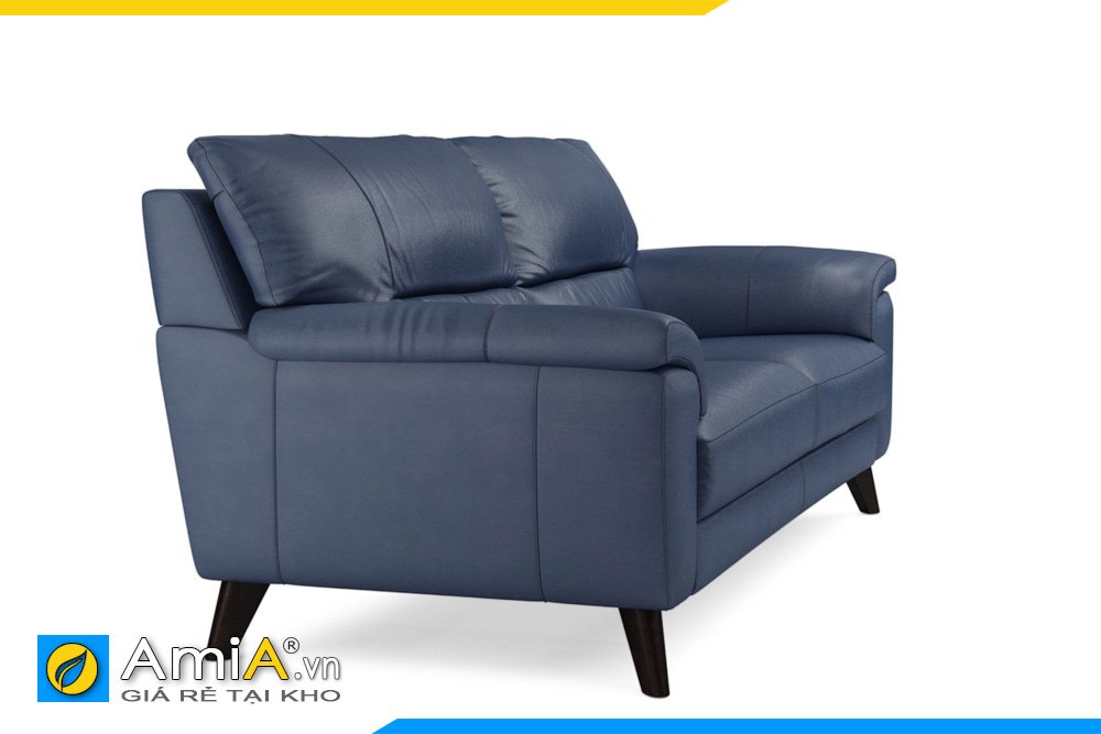 Một chiếc ghế sofa màu xanh cho căn phòng khách, phòng làm việc với chiếc rèm màu xanh đen