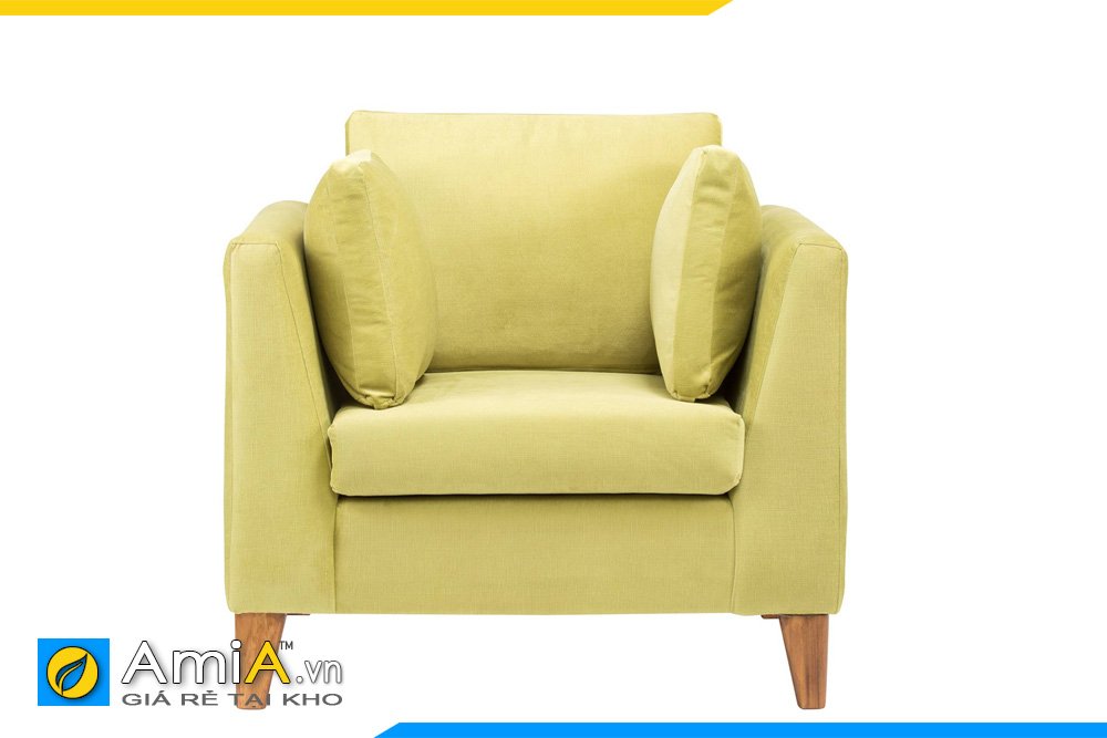 Chân ghế cao của chiếc ghế đơn màu vàng nhạt giúp dáng ghế thêm thanh thoát